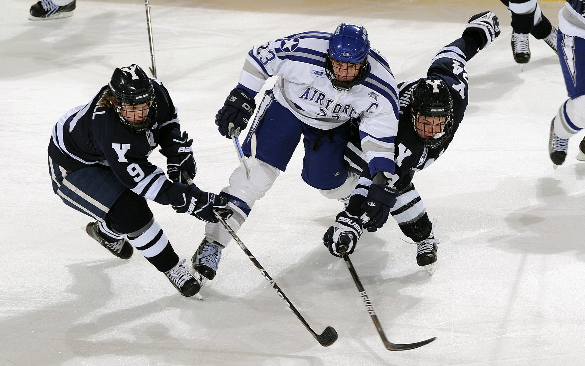 “雪域狂飙：冰雪赛段的速度传奇”，雪域狂风